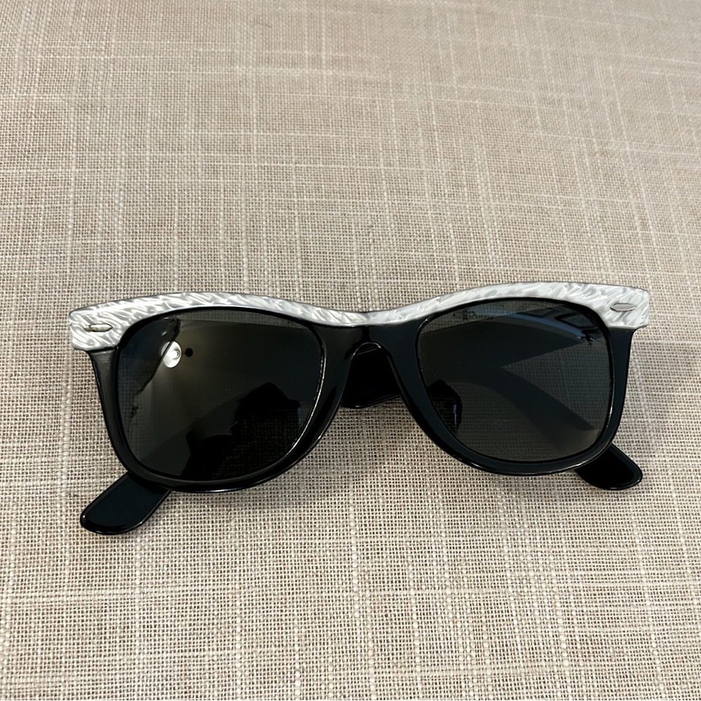 Ray-Ban Wayfarers Vintage 90s Silver Pearlescent Top Sunglasses Collectors Rare